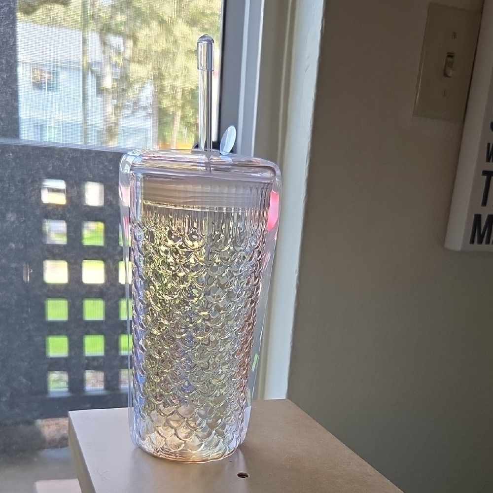 Transparent Mermaid Scales AB Coated Glass Tumbler 21 OZ With Plastic Straw NEW - Picture 2 of 4